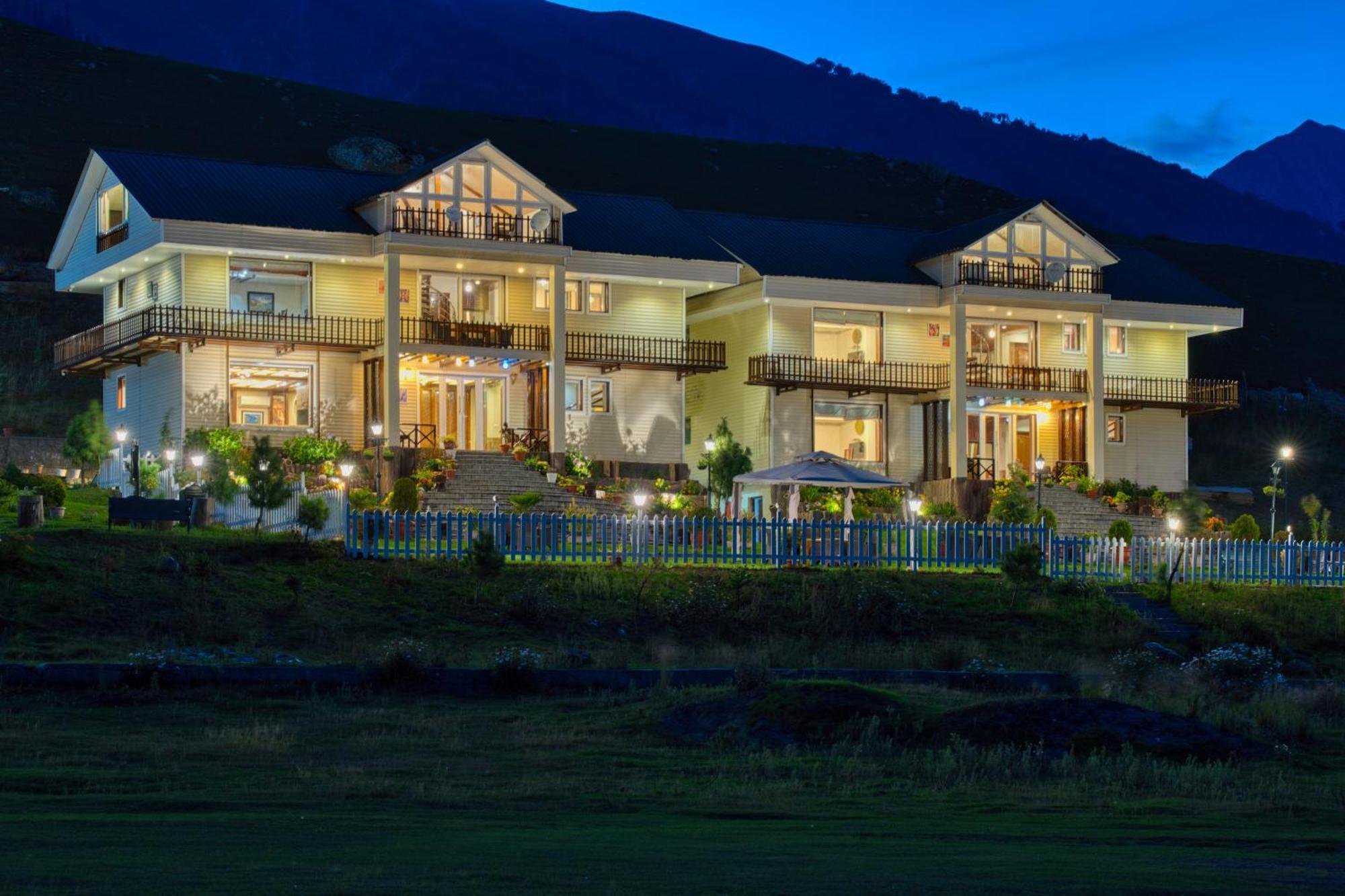 Golden Meadows Hotels & Resorts Sonāmarg Extérieur photo