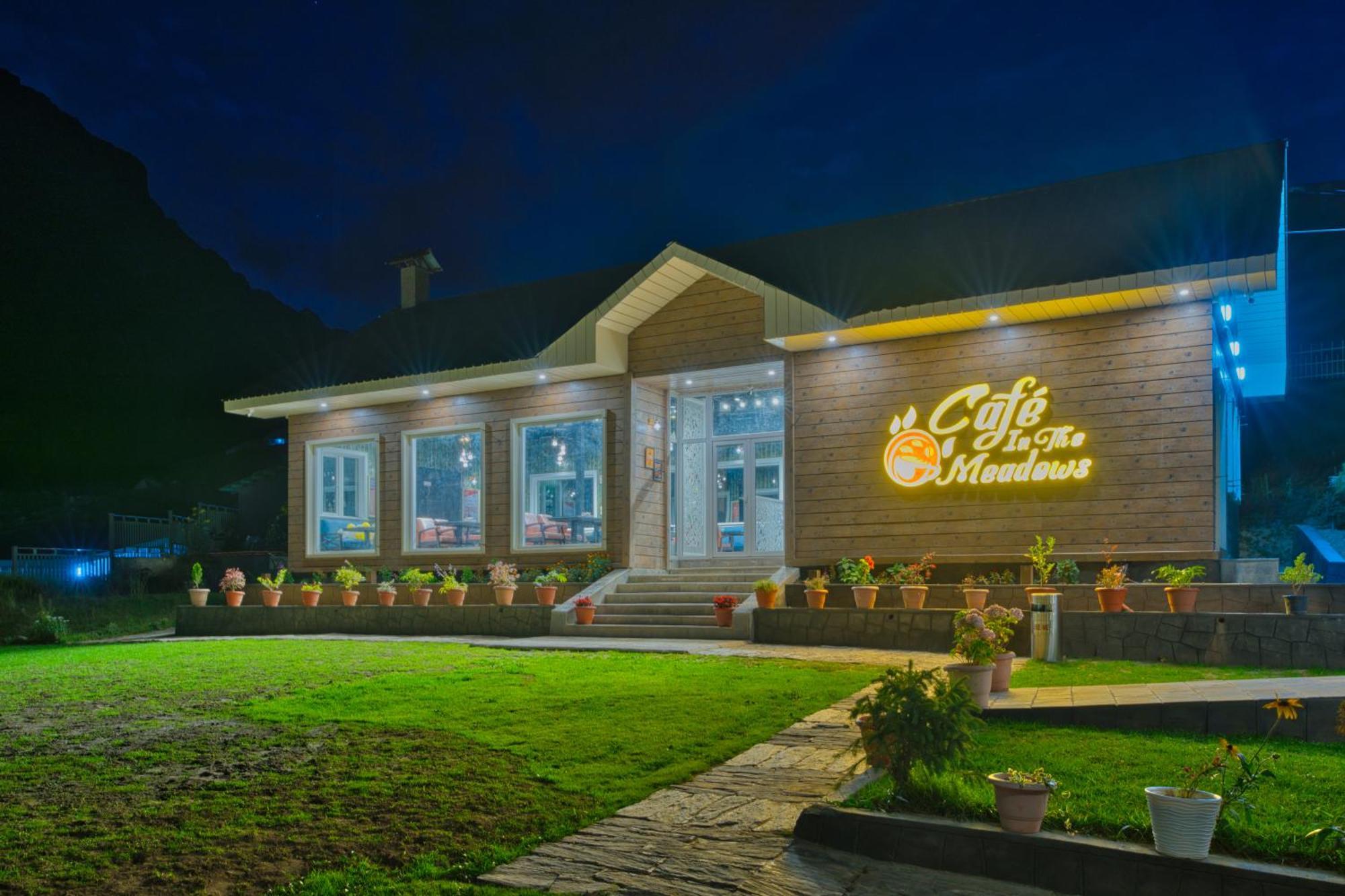 Golden Meadows Hotels & Resorts Sonāmarg Extérieur photo