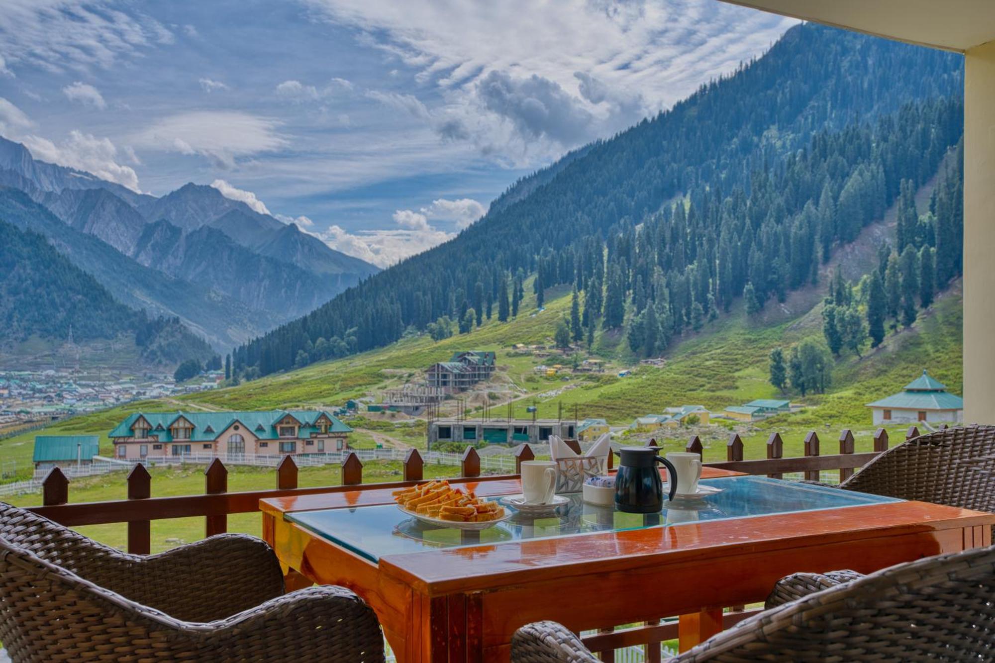 Golden Meadows Hotels & Resorts Sonāmarg Extérieur photo