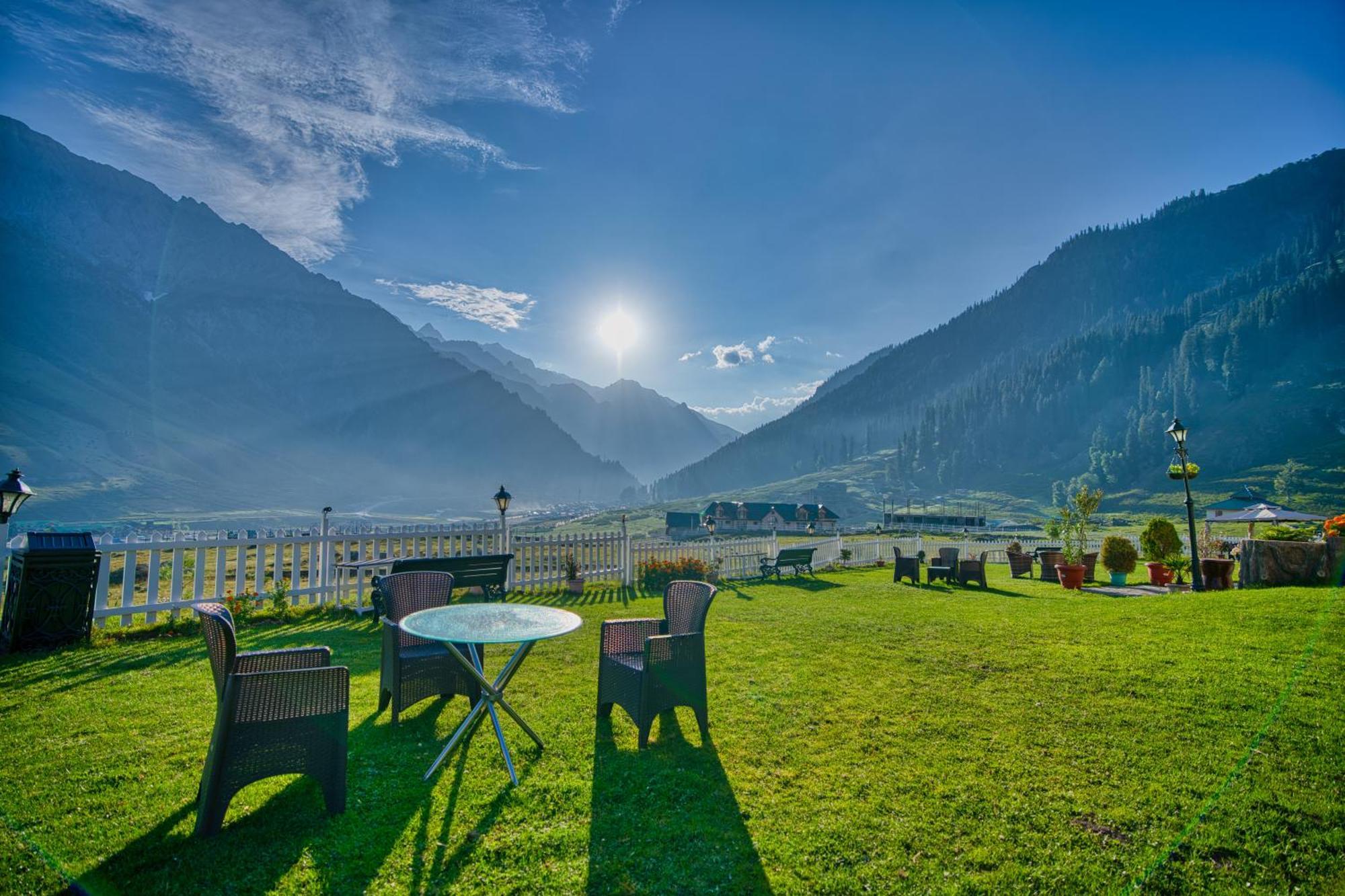 Golden Meadows Hotels & Resorts Sonāmarg Extérieur photo