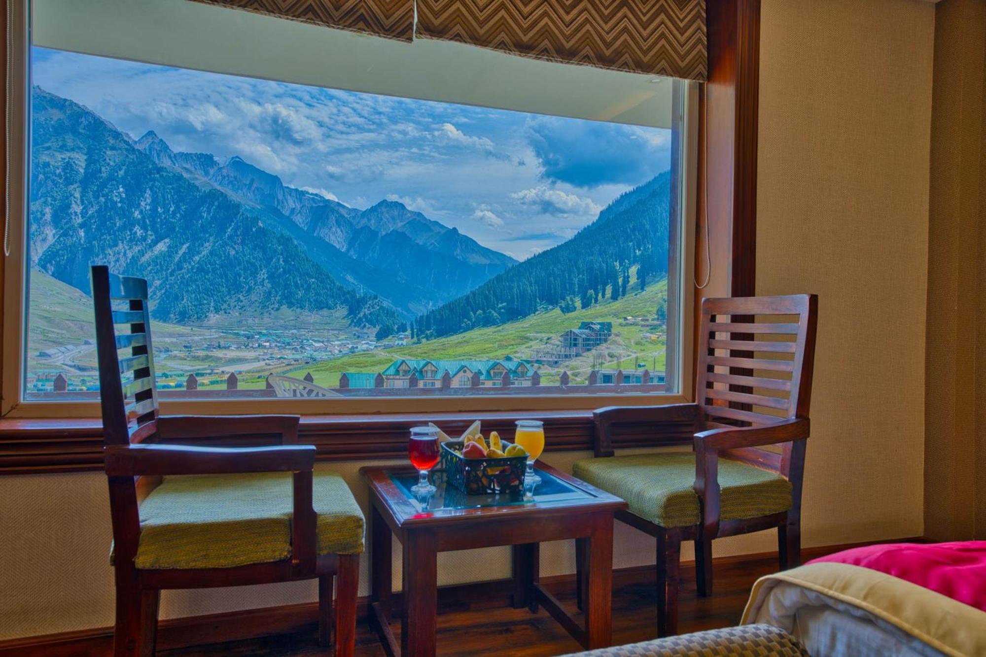 Golden Meadows Hotels & Resorts Sonāmarg Extérieur photo